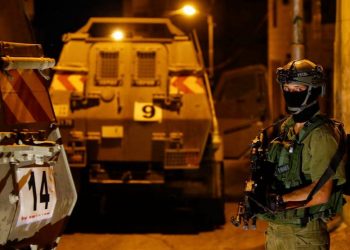 الاحتلال يعتقل ثلاثة فلسطينيين من المسجد الأقصى