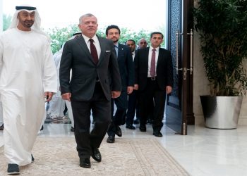 الملك يتلقى اتصالا هاتفيا من ولي عهد أبو ظبي
