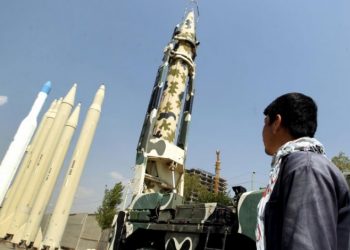 “الحوثيون” يعلنون تنفيذ هجوم واسع على هدف عسكري بالرياض