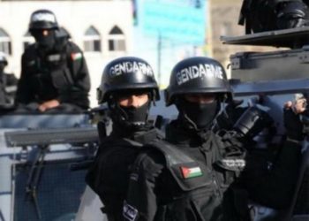 إصابة رجلي أمن أثناء القبض على مطلوب في المشارع