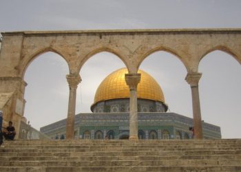 عشرات المستوطنين يجددون اقتحاماتهم للمسجد الأقصى