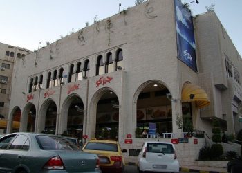 حريق بسيط خلف مطعم جبري.. دون أضرار بشرية أو مادية