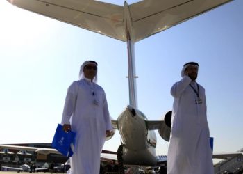 أزمات دبي تتفاقم.. توقف بناء أكبر مطار بالعالم