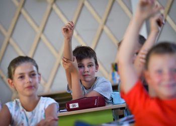 كيف تعرف ما إذا كان ابنك يكذب؟