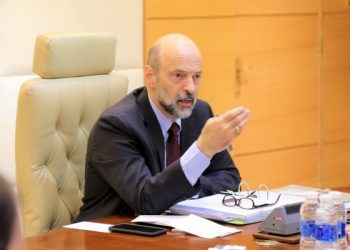 الرزاز يشكل لجنة لدراسة ملاحظات المواطنين حول قانون الجرائم الإلكترونية