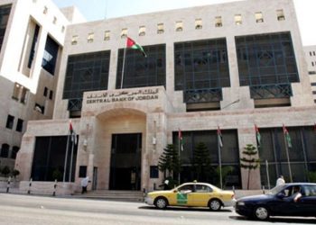 فريز: يجب على البنوك تخفيض سعر الفائدة