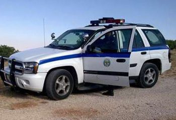 القبض على شخص أشهر سلاحًا ناريًا باتجاه دورية شرطة