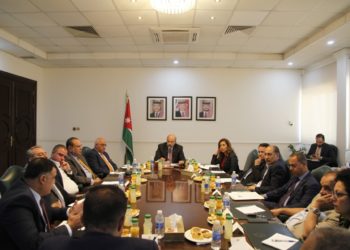 الرزاز: نفس الحكومة طويل في الحوار مع نقابة المعلمين