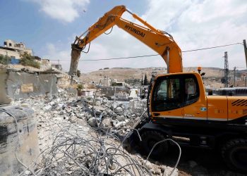 الاحتلال يهدم مسجدا قيد الانشاء في الخليل