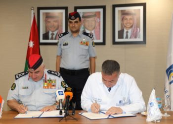 الدفاع المدني توقع اتفاقية تعاون مع مركز الحسين للسرطان