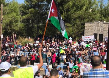 معلمو عجلون والبلقاء يؤازرون النقابة.. علاوتنا شرعية (فيديو)