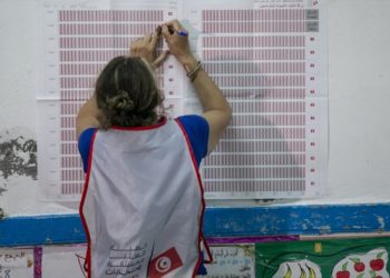 مؤشرات: “سعيد” و”القروي” للجولة الثانية لرئاسيات تونس.. و”النهضة” ترفض