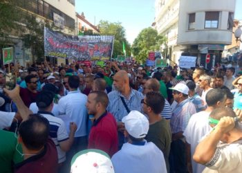 الجزائريون يتظاهرون للجمعة الـ32 ومطالب بإطلاق المعتقلين