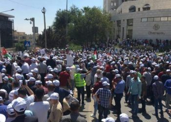 “المعلمين” تنفي تصريحات محافظ العاصمة: لم نعلق الاعتصام