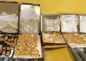إحباط محاولة تهريب حبوب مخدرة داخل علب حلويات