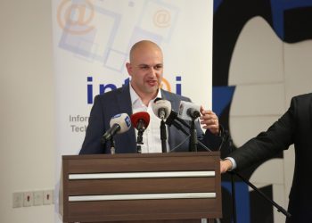 غرايبة: الحكومة تبحث عن تحالف عربي لفرض ضريبة على الفيسبوك