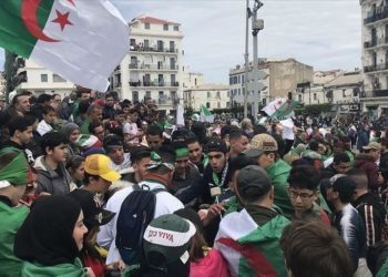 قيادة الجيش الجزائري: عهد صناعة الرؤساء ولى‎