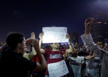 الإفراج عن عشرات المتظاهرين ضد السيسي دون عرضهم على النيابة