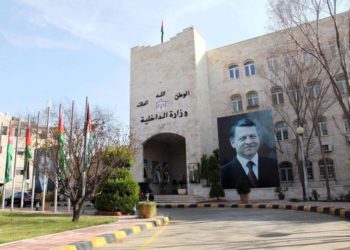 العمل في مركز الكرامة الحدودي على مدار الساعة