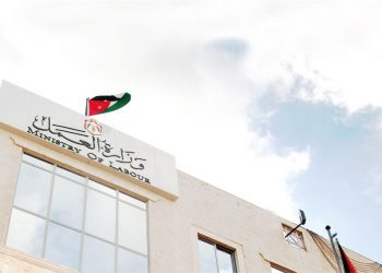 “العمل” تنفي خبر توفر فرص عمل في قطاع المحروقات