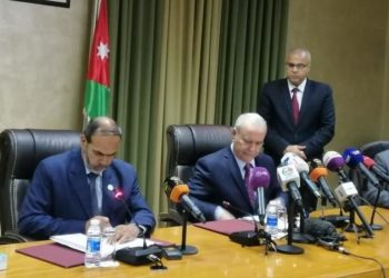 الحكومة والنقابة توقّعان على اتفاق علاوة المعلمين (شاهد)