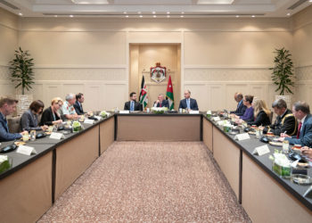 الملك يلتقي وفدا من أعضاء مجلس النواب الأميركي