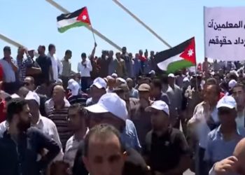 الأردنيون يهنئون “المعلمين” بنيلهم مطالبهم