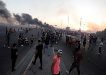 مقتل 8 محتجين وإصابة 15 آخرين في مواجهات مع الأمن شرقي بغداد