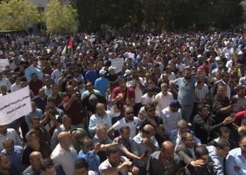 مهرجان الصمود والإصرار تضامنا مع “المعلمين” في النقابات المهنية (شاهد)