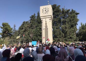 وقفة تضامنية في “الأردنية” مع الأسرى الأردنيين “اللبدي ومرعي”