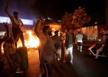 من ثورات الربيع إلى “انتفاضة واتساب”.. 6 موجات احتجاجية عرفها لبنان في 9 أعوام