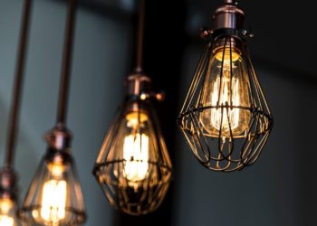 “لمبات الحكومة” تثير تندرا بمواقع التواصل
