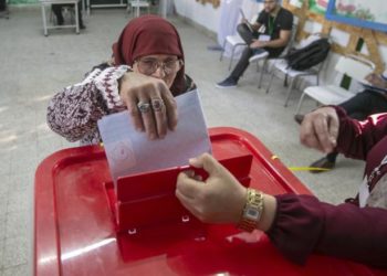 تشريعيات تونس.. تواصل التصويت وإقبال ضعيف بالفترة الصباحية