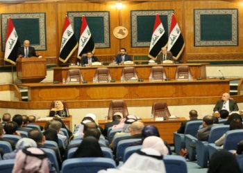 البرلمان العراقي يشكّل لجنة لتعديل الدستور ويلغي امتيازات المسؤولين