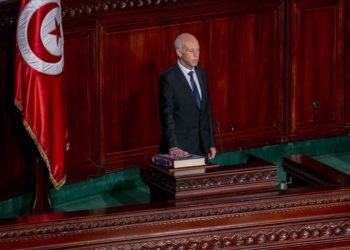 الرئيس التونسي يلقي كلمة بعد أدائه اليمين الدستورية
