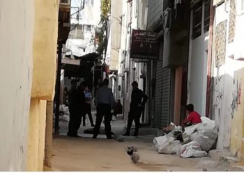 رجل يطعن ابنتيه وزوجته وينتحر في الأشرفية
