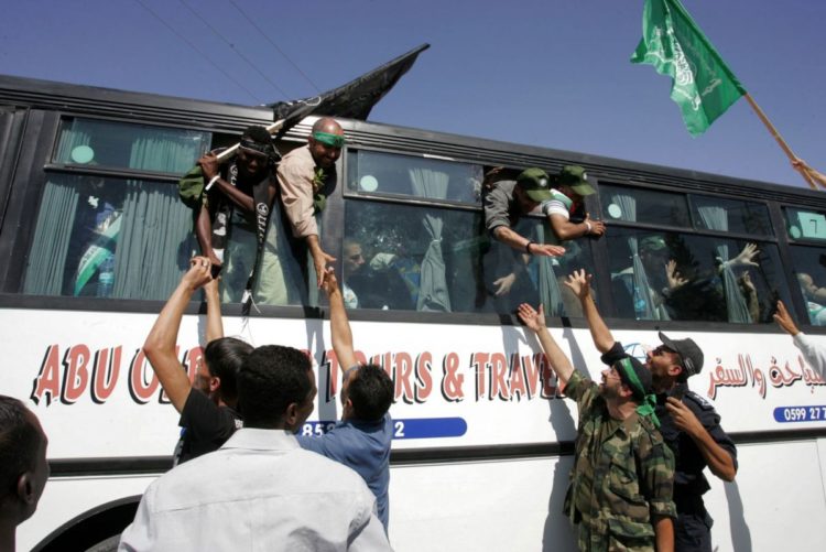 تحرير الأسرى