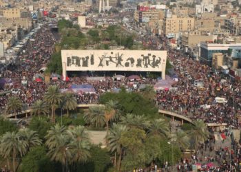 حشود ضخمة في ساحة التحرير بغداد