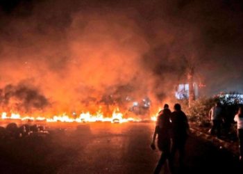 ردد الآلاف مساء الجمعة ارحل رفضا لخطاب الحريري