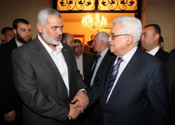 تل أبيب: حماس ستفوز في أيّ انتخاباتٍ وهنيّة سيتغلّب على عبّاس