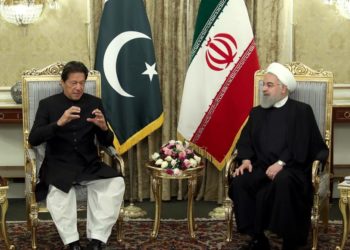 عمران خان يزور إيران اليوم في وساطة بين طهران والرياض