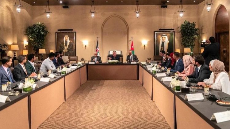 الملك يلتقي مجموعة من الشباب الريادي