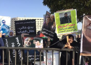 وقفة لأهالي المعتقلين الأردنيين في السعودية أمام النواب (شاهد)
