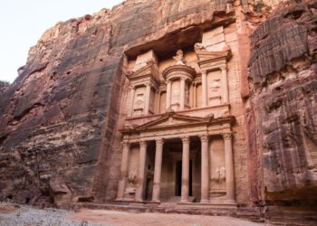الفرجات: البترا تقترب من المليون سائح