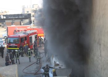 إخماد حريق مستودع للتمور في سحاب