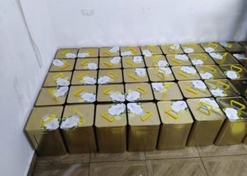 “الغذاء والدواء” تضع ملصقا حراريا على صفيح الزيت منعا للغش