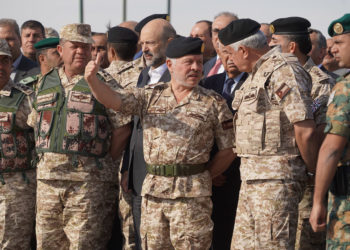الملك يتابع تمرين سيوف الكرامة