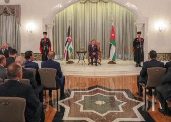 الملك يستمع إلى الرد على خطاب العرش - أرشيفية