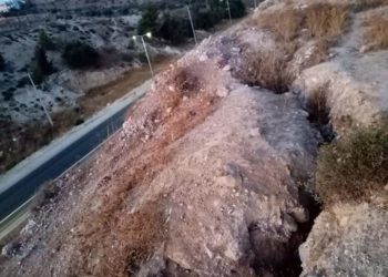 تصدعات جبل النبي هود