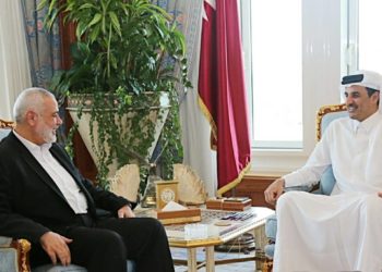 وفد من قيادة “حماس” برئاسة هنية يلتقي أمير قطر